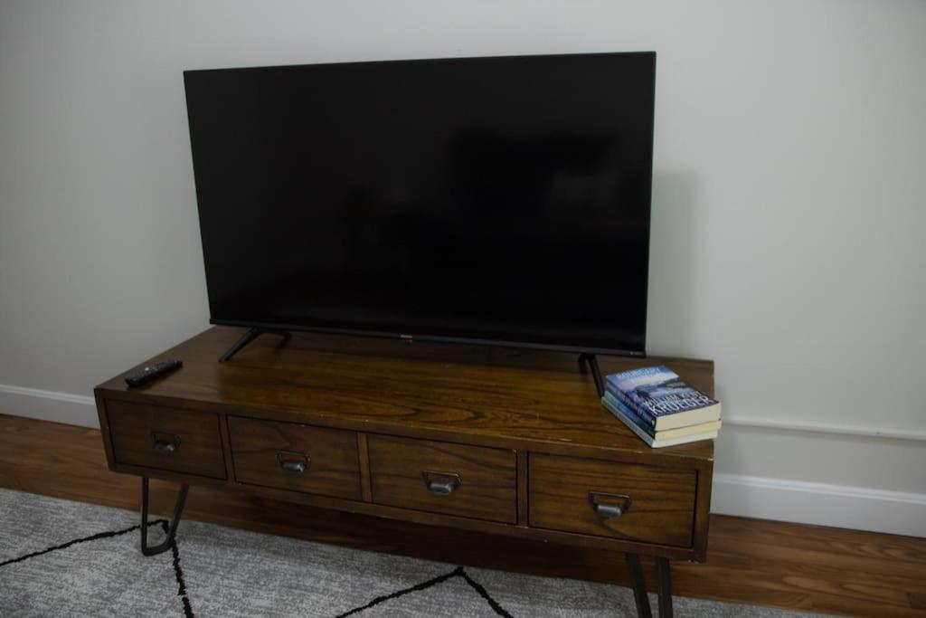 Cozy Getaway Apartment Everett Екстериор снимка