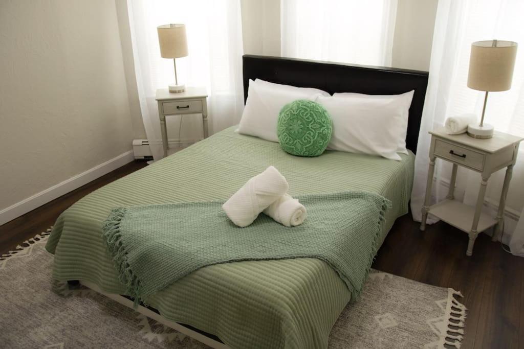 Cozy Getaway Apartment Everett Екстериор снимка