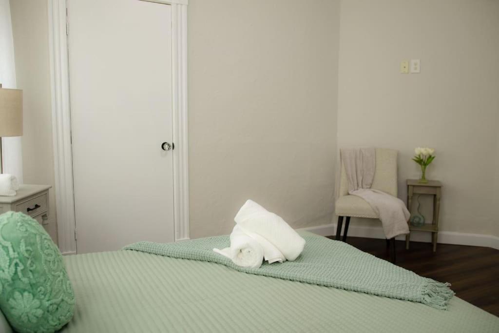 Cozy Getaway Apartment Everett Екстериор снимка